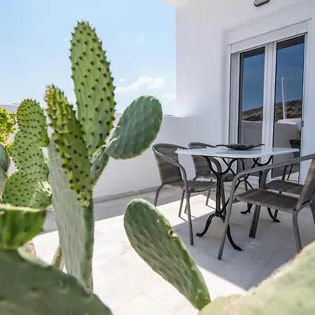 Izabella's House Naxos * Melanes